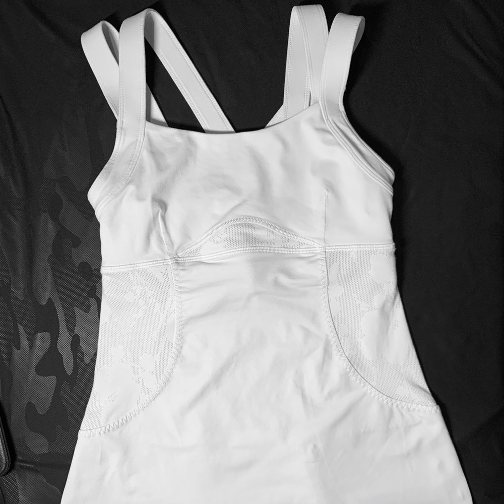 LULULEMON ATHLETIC TOP